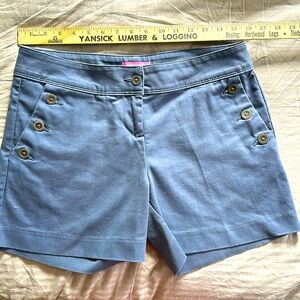 EUC Isaac Mizrahi Smokey blue colored shorts a lot of stretch & comfortable fit